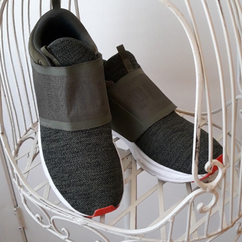 Puma walking shoes
